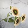 Simulación transfronteriza de 3 cabezas de girasol, flor de seda, centro comercial, flor falsa, decoración, flor de seda, ramo de boda, boda