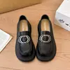 Sapatos loafer de sola grossa com fivela de metal para mulheres, outono novo, sem cadarço, estilosos, para ir ao trabalho, estilo britânico, sapatos pequenos de couro
