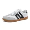 Primavera/Verano 2026 Estilo Coreano Bloque de Color Zapatos de Entrenamiento Alemanes para Mujer Blancos con Cordones Zapatos Blancos Pequeños Versátiles Casuales Zapatos de Tabla Zapatos Planos Mujer