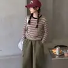 Conjunto Casual para Niñas Otoño 2026 Nuevo Estilo Coreano Niñas Grandes Moda Top Rayado Pantalones de Trabajo de Algodón Primavera Otoño