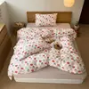 Algodón 100% de Clase A Tejido de Algodón Algodón Tianzhu Juego de Cuatro Piezas Rayas Simples Estilo de Casa de Huéspedes de Alta Calidad Funda de Edredón Súper Suave para Dormir al Desnudo