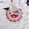 Gato de Año Nuevo retro estilo Chanel babero pequeño para mascotas doble capa industria pesada ganchillo a mano toalla de baba accesorios de vestimenta