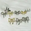 Botão de metal de alta qualidade em formato de laço com fivela de pérola, fivela de diamante de cristal, linha simples de luxo leve, estilo de moda para roupas