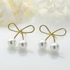 Pendientes de perla con lazo sencillo personalizados, elegantes pendientes retro de moda de Corea del Sur, accesorios para las orejas que combinan con todo para estudiantes y mujeres.