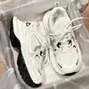 Tênis Dad Shoes para Mulheres, Novos Tênis Respiráveis de Malha Primavera/Verão 2026, Tênis Esportivos Casuais Populares de Solado Grosso Brancos