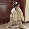 Chaleco para Niñas Otoño Invierno 2026 Elegante Chaleco de Piel para Bebé Chaqueta Cálida sin Mangas Ropa Exterior Chal Peludo Moderno