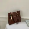 Bolso de mano grande cruzado estilo coreano vintage casual para el trabajo y los desplazamientos, nuevo bolso de hombro tipo tote tejido 2026