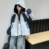 Jaqueta corta-vento com capuz para meninas, nova coleção outono 2026, jaqueta estilo workwear com blocos de cor para crianças maiores, vestuário de exterior à prova de vento para crianças
