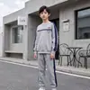 Ropa infantil de moda traje deportivo para niños 2026 otoño nuevo conjunto de dos piezas de sudadera y pantalones con bloques de color para niños venta al por mayor