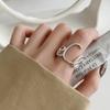 Anillo de plata de ley 925 estilo coreano para mujer, con ágata blanca y letras irregulares, con un diseño de alta calidad y un toque de tendencia.