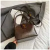 Bolso Pequeño Retro Casual para Mujer 2025 Otoño Nuevo de Moda para Salir Bolso de Mano Popular Bolso de Hombro Único Cruzado Bolso Cubo