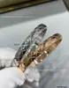 Pulseira estilo Chanel coco acolchoada com diamantes, requintada em ouro rosa 18k galvanizado por CNC, pulseira de luxo leve, nicho, com toque de alta qualidade