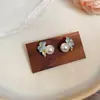 Broche de Plata Aretes de Flor de Diamante y Perla Sentido Avanzado Aretes Frescos y Dulces Moda Aretes Versátiles Sentido del Diseño Nicho