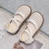 Sandalias de verano nuevas y dulces para niñas, zapatos de verano para bebé niña, zapatos individuales para niños pequeños, zapatos de malla para niños, zapatos huecos de princesa para niñas
