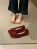 Sapatos Femininos de Algodão com Bolinhas Vermelhas de Pelúcia Estilo Retrô 2026 Novo Outono Inverno Sapatilhas de Salto Baixo Sapatos de Algodão com Pelo Sapatos Instáveis
