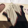 Lenço Quadrado Pequeno Versátil e Estiloso de Algodão Puro com Bolinhas, Lenço de Seda Estampado para Mulheres, Xale, Proteção Solar, Lenço Decorativo de Pescoço, Lenço, Lenço de Cabeça, Novo