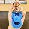 Llavero con colgante de mochila con diseño de coche de carreras de dibujos animados creativo especial para estudiantes y niños