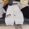 Calça casual infantil unissex com perna curva, estilo primavera e outono, calça comprida patchwork estilo coreano, adequada para crianças de tamanho médio e grande, versátil para uso ao ar livre