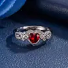 Anel de Zircônia em Forma de Coração Fashion de Luxo Leve para Mulheres, Anel de Casamento Popular Online em Forma de Coração Vermelho, Joia Aberta Ajustável Atacado
