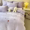 Conjunto de cuatro piezas de terciopelo para bebé, grueso, cálido, agradable a la piel, bordado de lujo de alta gama, conjunto de tres piezas de color sólido por ambos lados para dormitorios de estudiantes