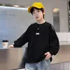 Camiseta de manga comprida para meninos, novo estilo 2026, coleção de outono para crianças mais velhas e adolescentes, camada base para primavera e outono, moletom de outono, camiseta da moda