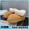 Botas de neve femininas com sola grossa, novo estilo de inverno 2025, forradas com fleece, camurça, cano baixo, biqueira larga, de calçar, quentes e sapatos de algodão fofos