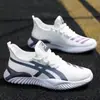 Zapatos para Hombre Transpirables Verano 2025 Nuevos Zapatos Deportivos de Running Modernos Malla Tejida Voladora Anti-Olor Absorbentes de Sudor Tenis Casuales para Hombre