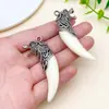 Mezcla de 8 Estilos de Estilo Étnico Vintage Colgantes de Diente Incrustados con Plata Tibetana y Resina Accesorios para Joyería Casera de Pendientes y Collares DIY de Nicho