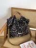 Bolsa Transversal de Pelúcia Xadrez Outono e Inverno Grande Capacidade Bolsa Carteiro de Lã para Natal e Ano Novo Bolsa Tote de Ombro de Uso Duplo Estilo Preguiçoso