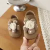 Sapatos Birkenstock Femininos Versáteis e Modernos Crocs Birkenstock Fofos de Desenho Animado Outono 2026 Novas Chinelos de Toque Retro de Alta Qualidade