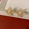 Brincos de Flores Nicho em Forma de Diamante Vazado com Zircônia Estilo Luxo Leve Agulha de Prata Versátil Retro Moda Simples Brincos de Alto Padrão