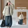 Chaqueta de otoño para niñas 2026 modelo nuevo, abrigo corto elegante de dibujos animados bordado a la moda para principios de otoño para niños mayores, venta al por mayor