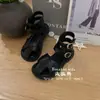 Sandalias para Niñas 2026 Verano Nuevo Estilo Zapatos para Niños Zapatos de Princesa para Niñas Pequeñas Suela Suave Sandalias Cerradas Casuales para Niñas