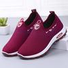 Zapatos de tela de Pekín antiguos para mujer, Zapatos para caminar de suela gruesa, Cómodos zapatos sin cordones para madres de mediana edad y mayores, Zapatos individuales de otoño, Regalo al por mayor