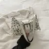 2026 Verão Nova Bolsa de Ombro Baguette com Fivela de Cinto de Bolinhas Estilo Coreano Nicho Versátil para o Dia a Dia Bolsa de Ombro Único Feminina