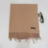 Bufanda de cachemira sintética para mujer versión coreana de otoño e invierno cálida color liso reunión anual bufanda de cachemira roja chal con flecos venta al por mayor de fábrica
