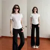 Camiseta Branca de Manga Curta Off-Shoulder para Mulheres, Novo Top de Verão Feminino 2026, Manga Meia-Manga de Algodão, Estilo Coreano, Adequado para o Trabalho e com um Visual Elegante