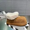 Fundo peludo espesso um novo sapato de inverno e outono 2024 com forro de fleece, sapato de pele espessa, sola macia, botas de neve quentes, sapatos infantis
