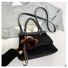 Bolso Cruzado de Moda Casual para Llevar en la Mano Diseño de Nicho Otoño e Invierno 2025 Nuevo Bolso de Hombro Retro de Gamuza de Alta Gama