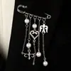 Broche Europeu e Americano Transfronteiriço de Joias em Formato de Coração Estrela Estrela de Quatro Pontas Corrente com Franja Acessório de Roupa para Mulheres Moda de Luxo Leve Acessório de Alfinete