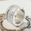 Nuevo Anillo de Acero de Titanio Curvado de Moda Simple Personalizado de Venta Caliente Transfronteriza Joyería de Anillo de Lujo Accesible Europeo y Americano de Gama Alta