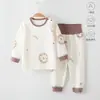 Roupas de outono e calças para crianças, pijamas de algodão classe A para bebês, conjunto de roupa íntima quente para bebês e crianças pequenas, conjunto de duas peças de algodão puro para outono sem botões