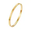 Pulseiras Xadrez Europeias e Americanas Transfronteiriças para Mulheres, Design de Nicho de Luxo Leve, Temperamento Fashion de Alta Qualidade, Pulseiras Simples Versáteis de Aço Titânio