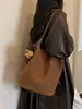 Bolsa de mão feminina de grande capacidade com textura trançada, bolsa de ombro fashion, nova bolsa tipo balde de cor sólida para o outono de 2026