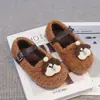 2026 Nuevos Zapatos de Felpa de Algodón con Estampado de Leopardo para Niñas Invierno Zapatos Mary Jane de Lana de Cordero Birkenstocks Calzado Cálido para Exteriores