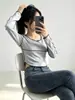 Camiseta de manga comprida com ombros retos, estilo curto para outono e inverno, sexy e estilosa, design slim fit, top interno, puro e atraente, camiseta básica de gola redonda