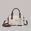 Bolsa Boston Embossada Feminina 2025 Novo Estilo Coreano Moderna Versátil Bolsa Transversal Bolsa Almofada de Alta Qualidade