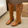 Otoño/Invierno 2026 Botas Largas Hasta la Rodilla de Cuero Británico Retro Adelgazantes con Hebilla Cuadrada y Punta Cuadrada Tacón Grueso Tacón Alto Botas Negras para Mujer