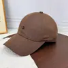 Gorra de Béisbol Versátil de Mezcla de Algodón de Alta Calidad Estilo Retro Americano con Letras Pequeñas para Hombres y Mujeres, Visera Ancha, Parte Superior Suave, Efecto Adelgazante del Rostro