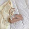 Bolso de Hombro Plateado para Mujer Estilo Francés Crowdsourcing Pequeño 2024 Nuevo Bolso Baguette de Axila con Textura de Alta Gama Popular de Este Año